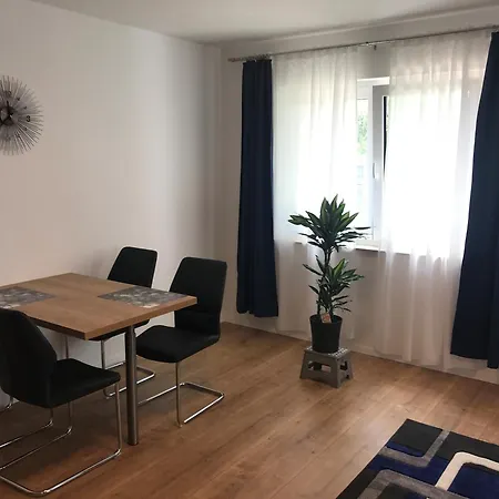 Schoene Neu Erbaute Apartmán