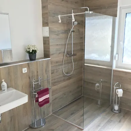 Schoene Neu Erbaute Apartmán